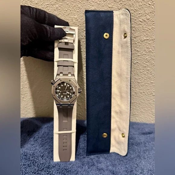 Louis Vuitton Watch & Jewelry Travel Case with Double Snap Closure - Picture 5 of 10